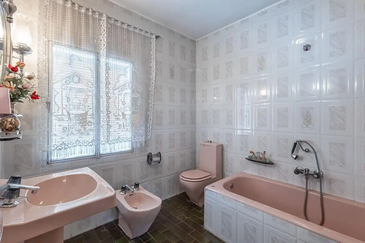 Baño de Casa adosada en venta en Granada con Jardín privado