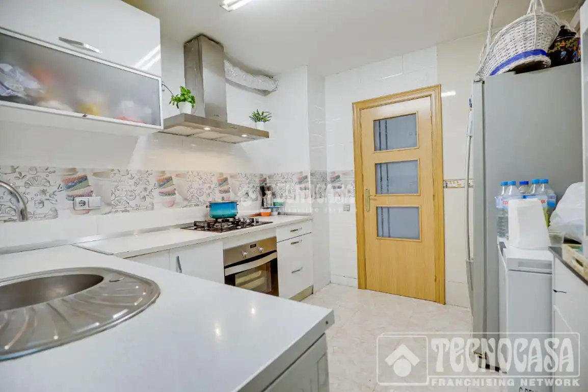 Cocina de Piso en venta en Barcelona con Balcón
