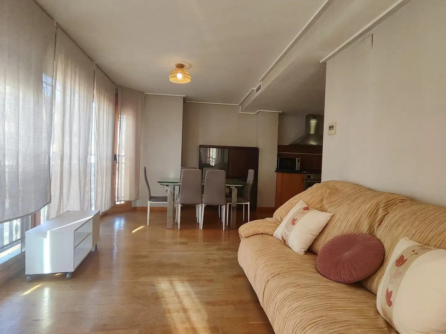 Sala d'estar de Apartament en venda en Oropesa del Mar / Orpesa amb Aire condicionat, Parquet i Moblat