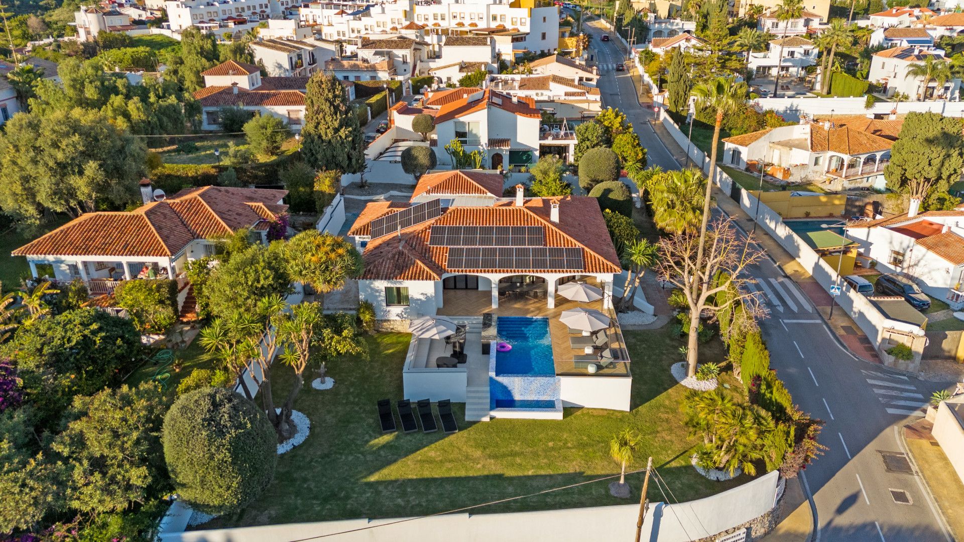 Exterior view of House or chalet for sale in Marbella  with Air Conditioner, Heating and Private garden