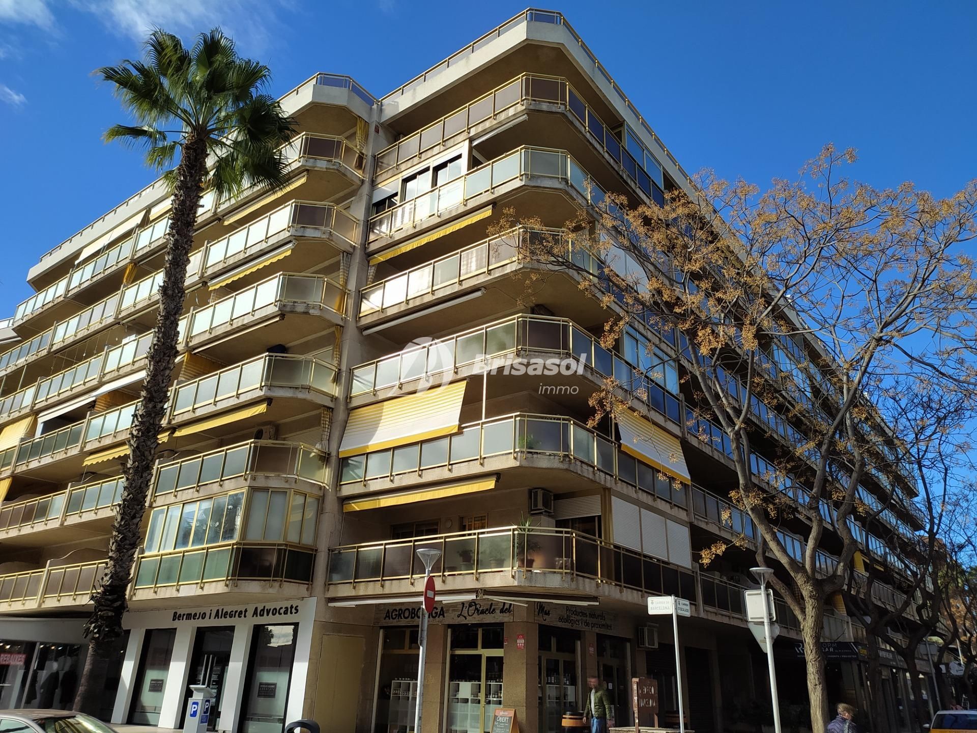 Vista exterior de Dúplex en venda en Salou amb Terrassa i Piscina comunitària
