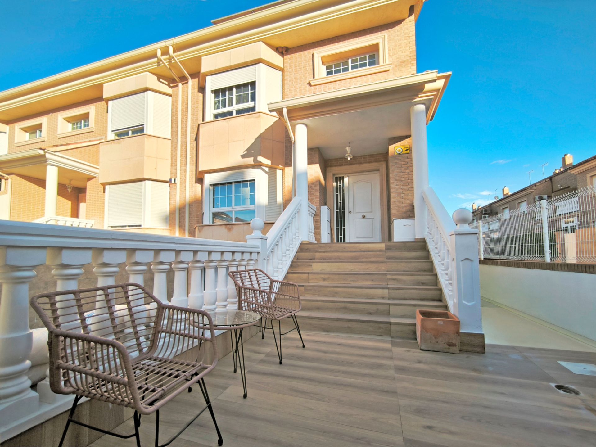 Exterior view of Single-family semi-detached for sale in Paiporta  with Private garden, Terrace and Swimming Pool