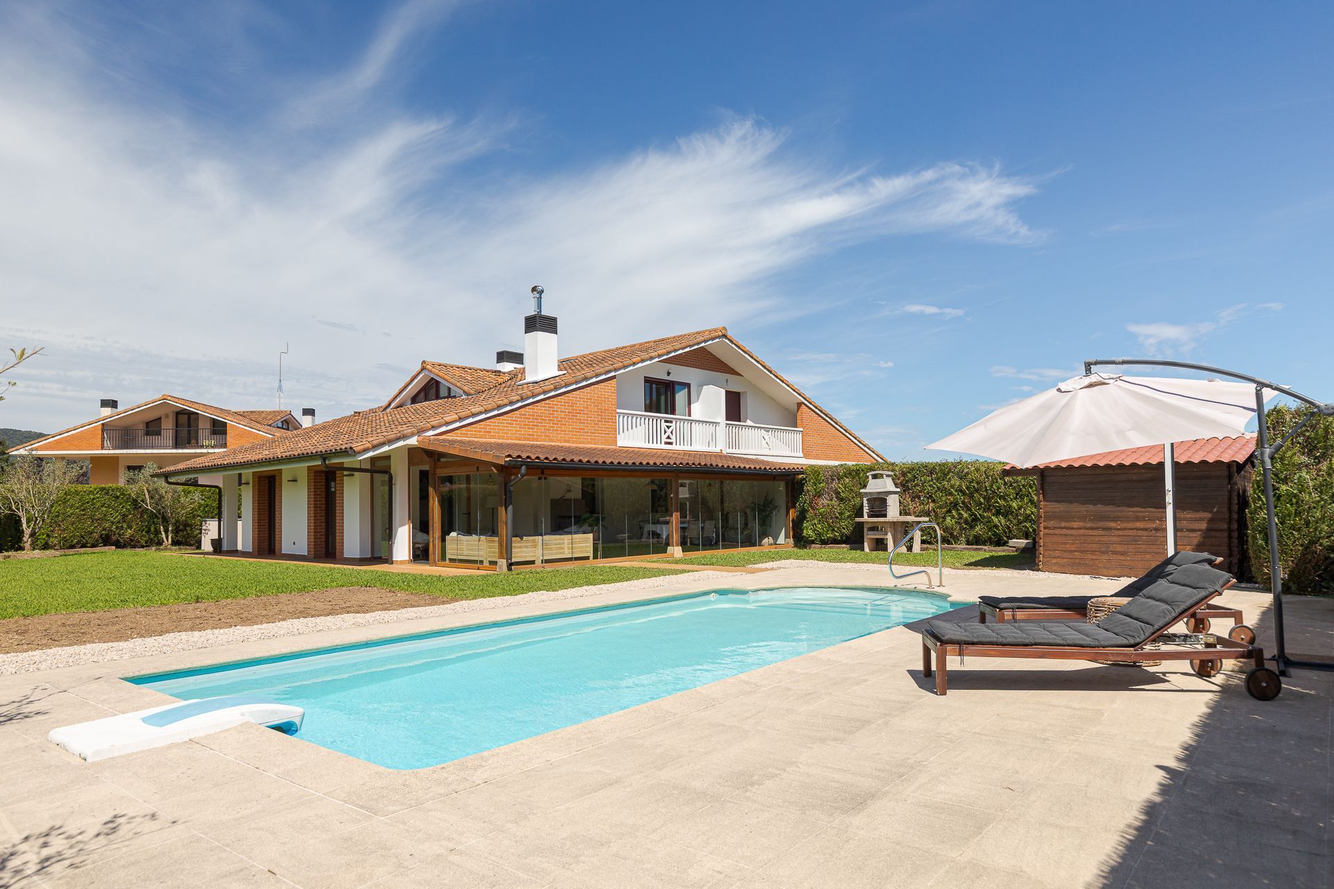 Piscina de Casa o xalet en venda en Irun  amb Aire condicionat, Calefacció i Terrassa
