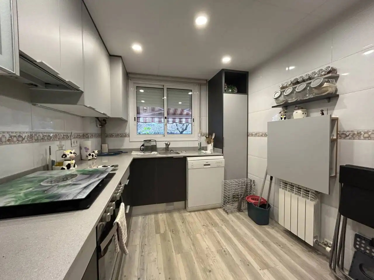 Cuina de Casa o xalet en venda en Cubelles amb Terrassa i Piscina comunitària