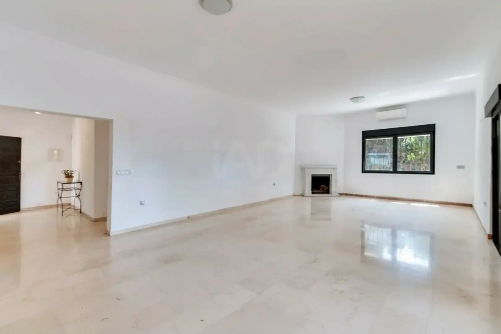 Sala d'estar de Casa o xalet en venda en Marbella amb Aire condicionat i Terrassa