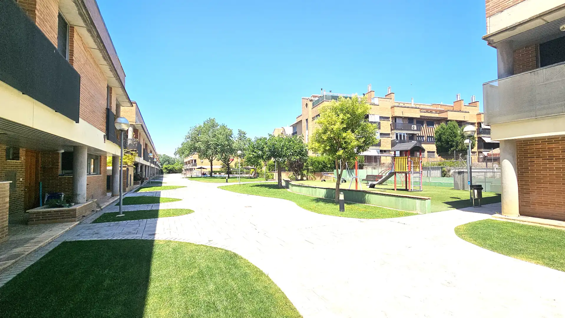 Vista exterior de Casa adosada en venta en Zaragoza con Aire acondicionado, Calefacción y Jardín privado