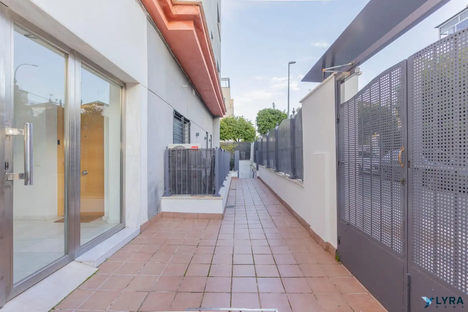 Exterior view of Flat for sale in Sevilla  with Air Conditioner, Heating and Furnished