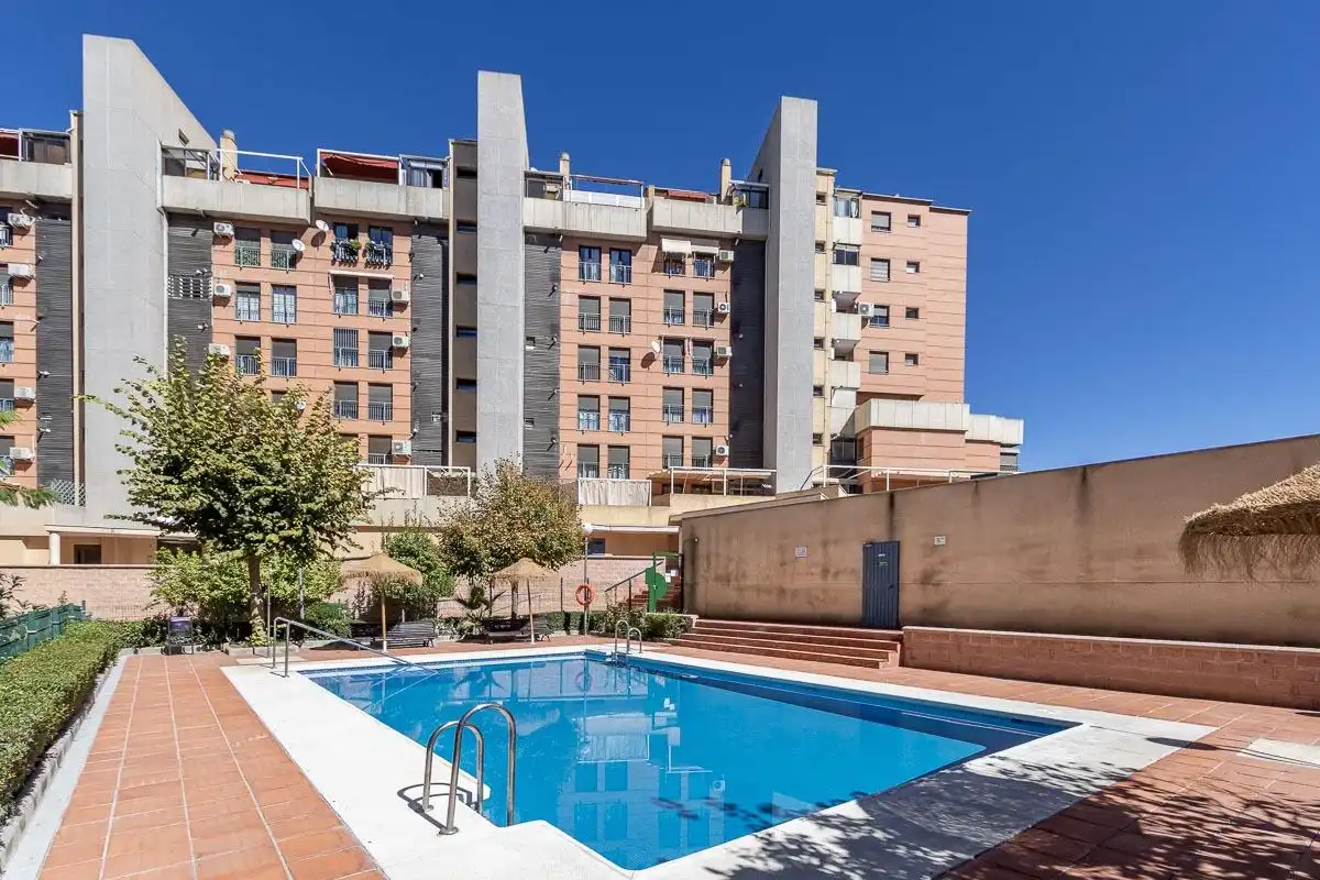 Schwimmbecken von Wohnung zum Verkauf in Granada mit Klimaanlage, Heizung und Gemeinschaftspool