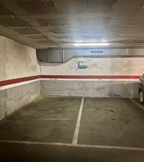 Foto 2 de Garaje de alquiler en Carrer del Torrent D'en Grau, 40, Puigfred, Badalona