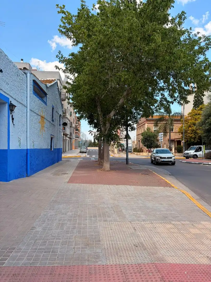 Vista exterior de Local en venta en La Pobla de Farnals