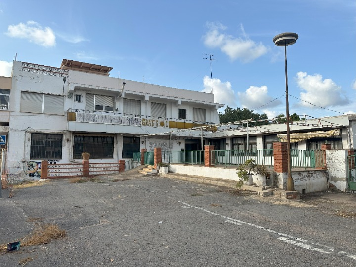 Exterior view of Premises for sale in Gilet  with Terrace and Furnished