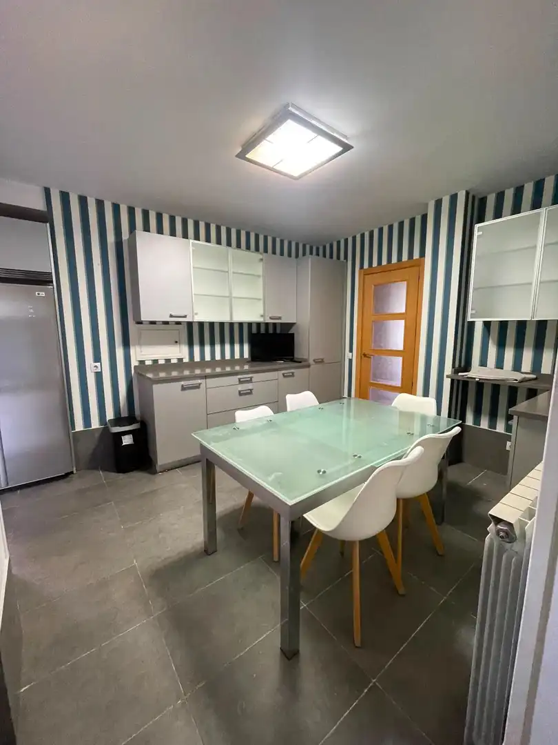 Kitchen of Flat for rent in Pozuelo de Alarcón  with Air Conditioner, Heating and Private garden