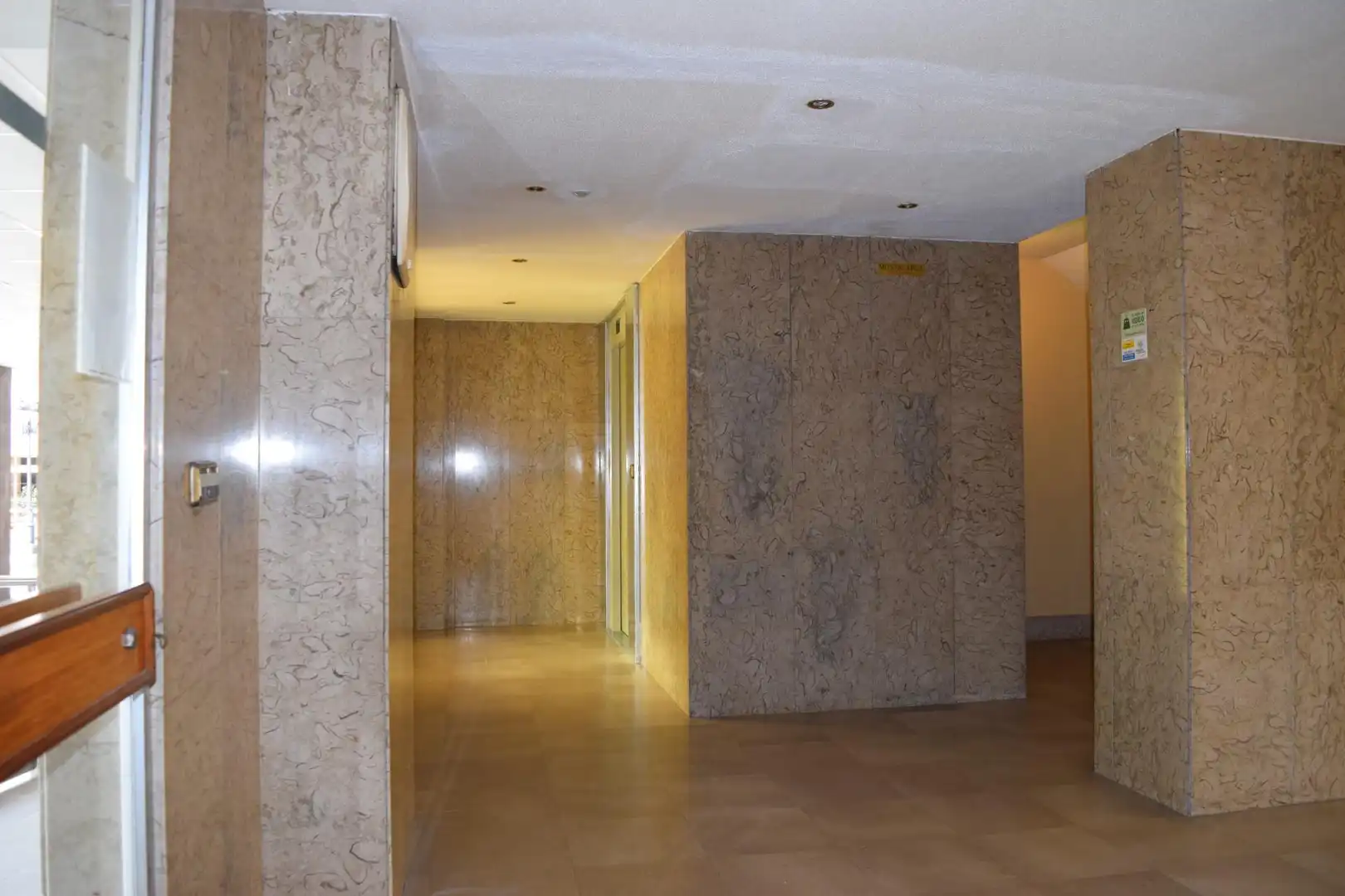 Pis en venda en Oviedo  amb Calefacció, Parquet i Traster