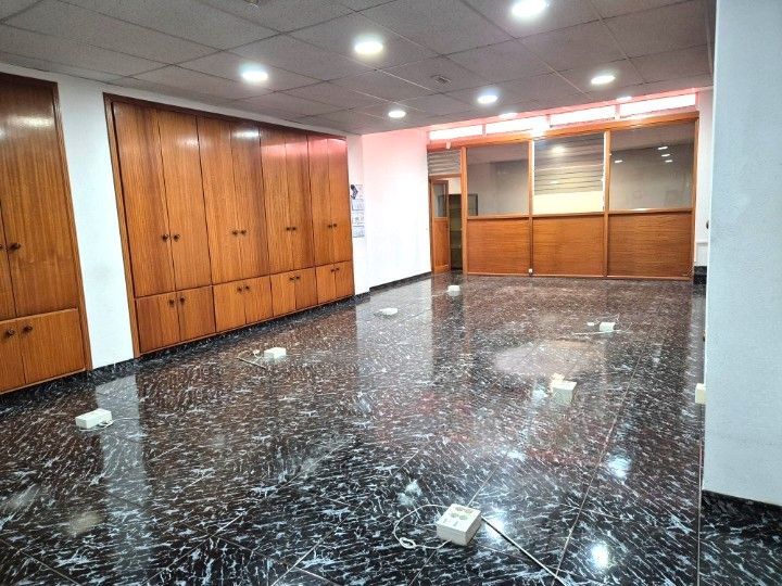 Oficina en venda a Calle Imeldo Serís, 8, Centro