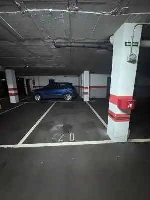 Parkplatz von Wohnung zum Verkauf in Gozón mit Heizung, Privatgarten und Terrasse