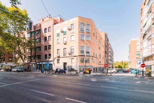 Piso en Venta en Calle de Antonio López en Comillas