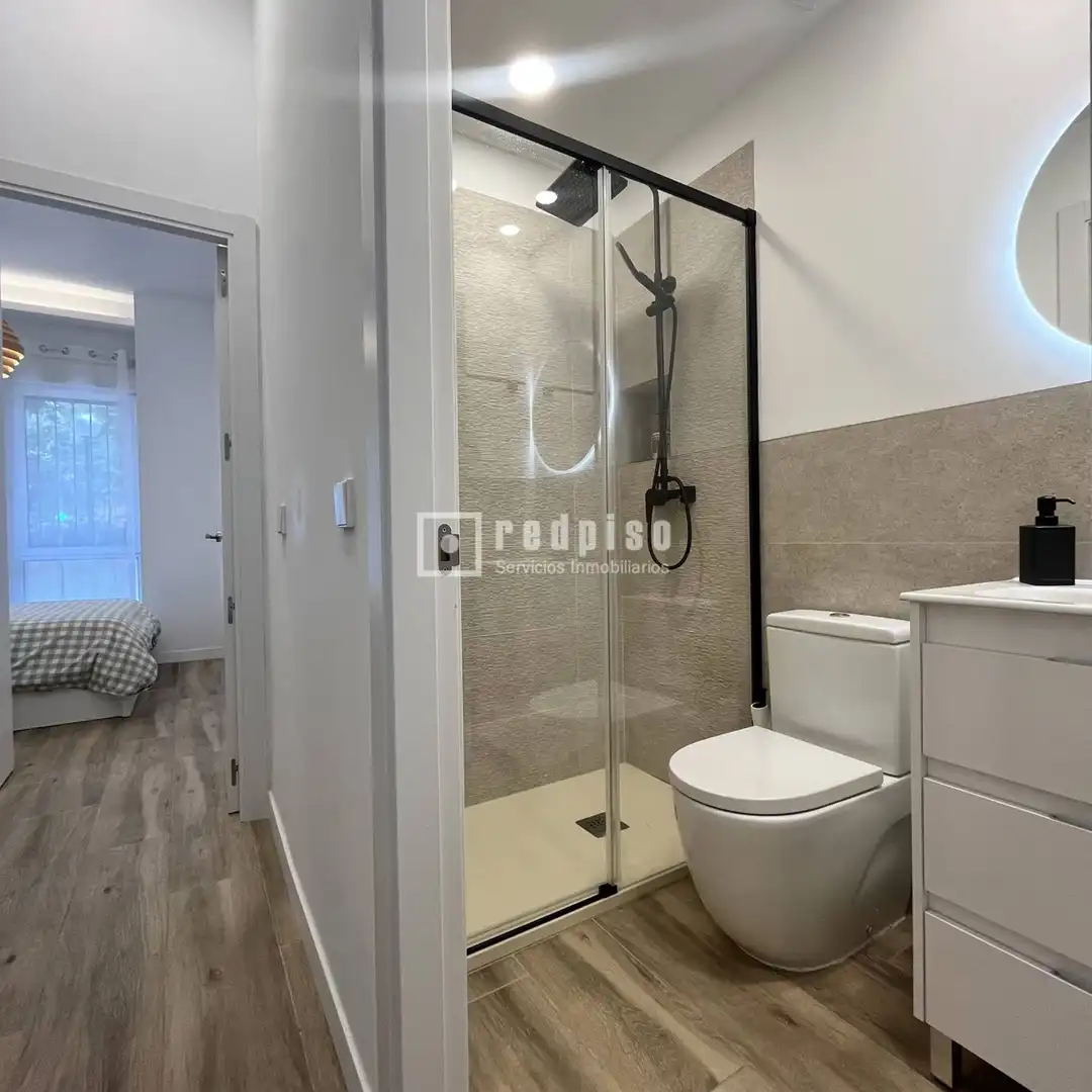 Badezimmer von Wohnung zur Miete in Madrid mit Klimaanlage, Heizung und Privatgarten