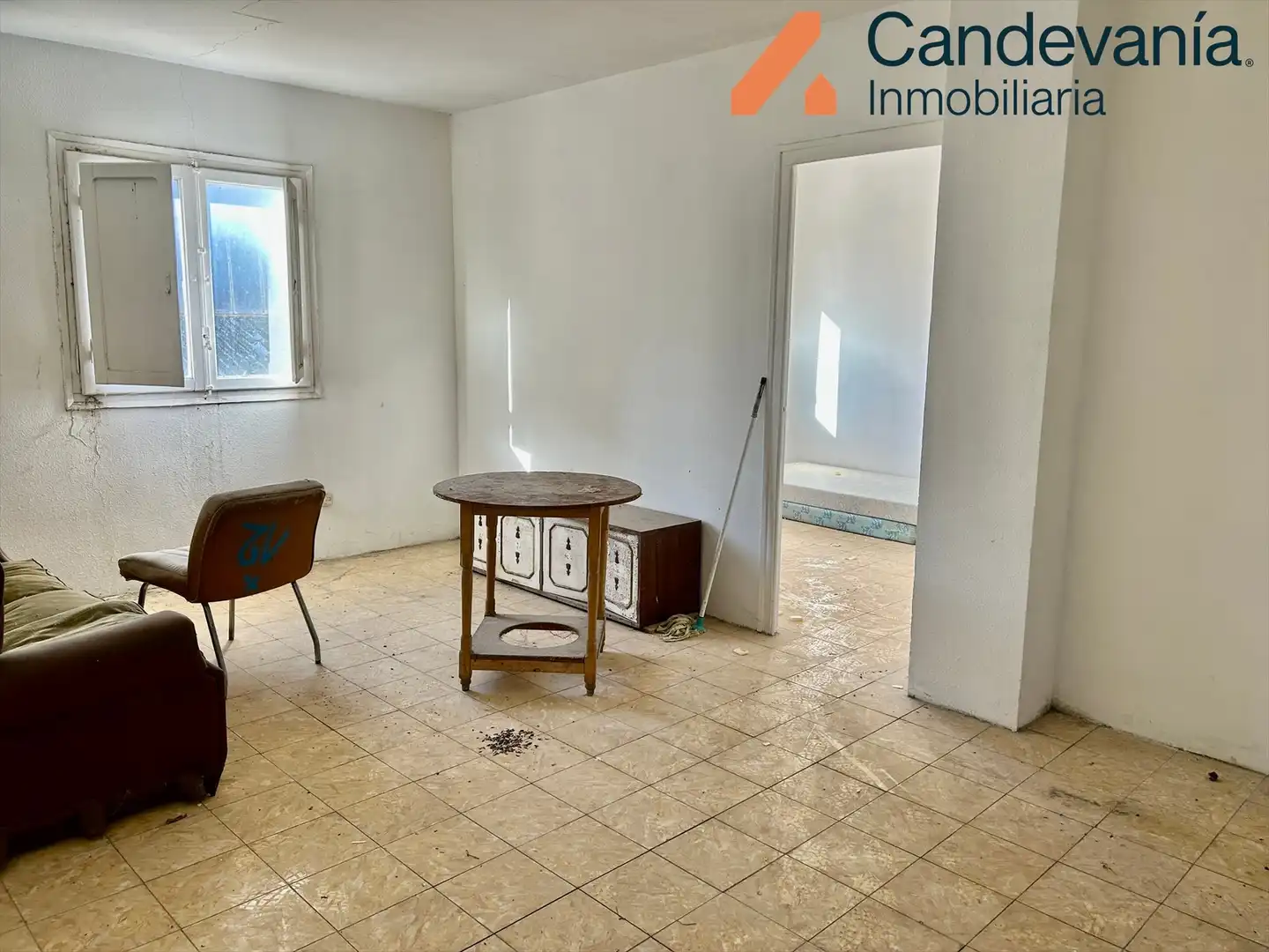 Sala de estar de Nave industrial en venta en Zuera