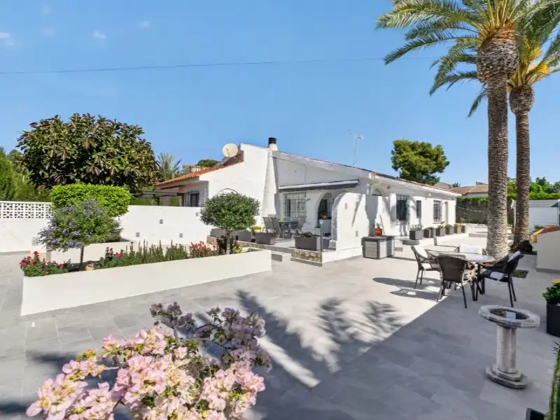 Casa aparellada amb jardí en venda a Nueva Torrevieja - Aguas Nuevas, imagen 2