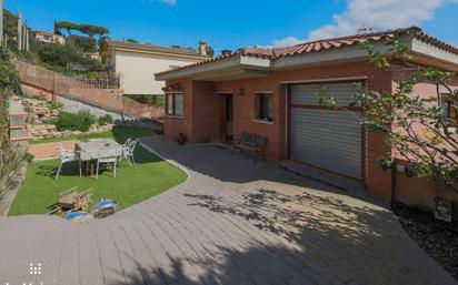 Vista exterior de Casa o xalet en venda en Dosrius amb Calefacció, Jardí privat i Terrassa