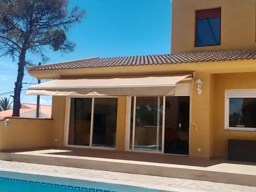 Terrassa de Casa o xalet en venda en La Nucia amb Aire condicionat, Parquet i Piscina
