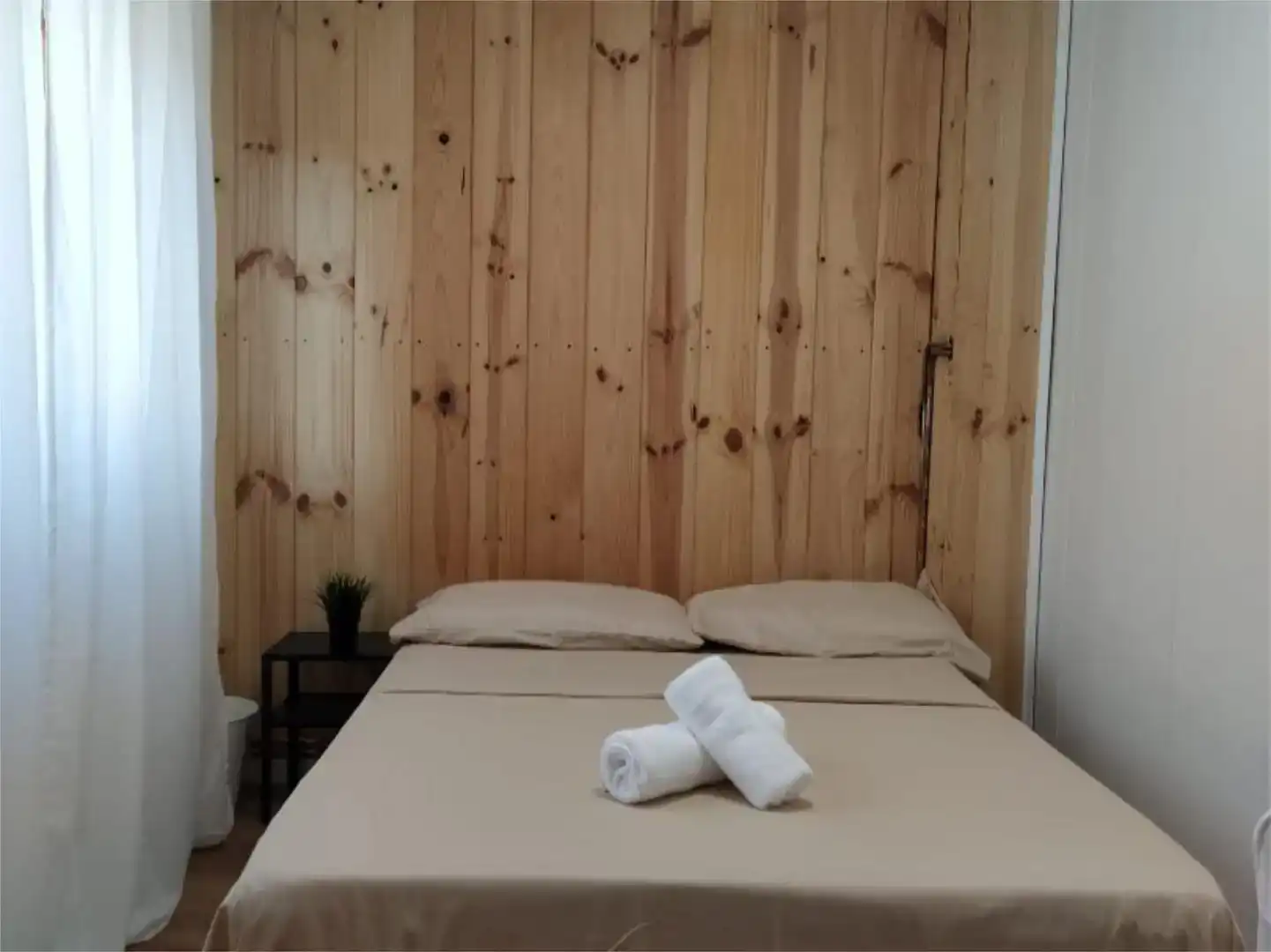 Bedroom of Houses for share in Zaragoza  with Private garden, Parquet flooring and Furnished