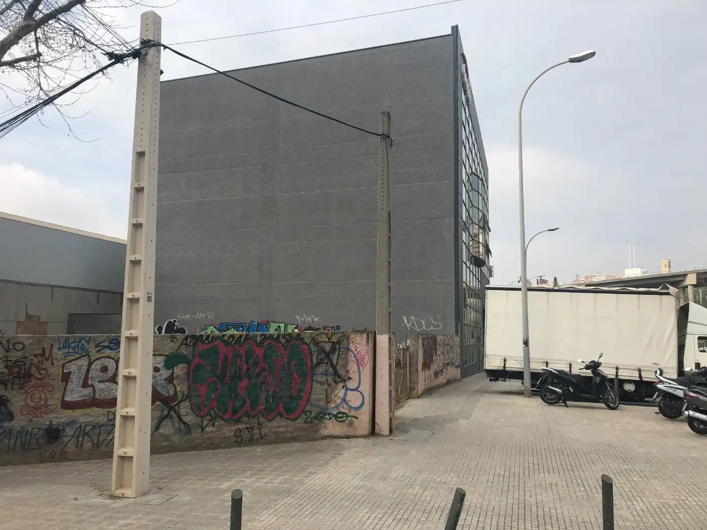 Fabrik Grundstücke zum Verkauf in Carrer d'Antonio de los Rios Rosas, Almeda - El Corte Inglés