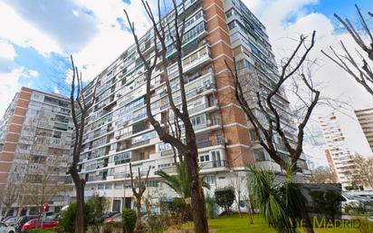 Exterior view of Flat for sale in  Madrid Capital  with Heating
