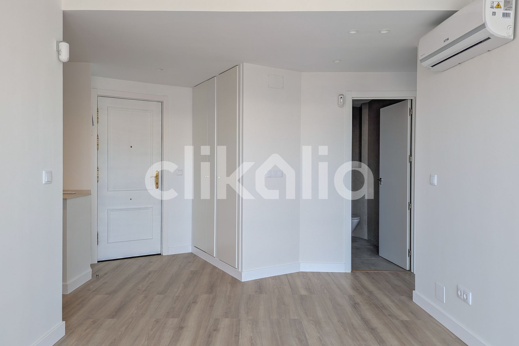 Bedroom of Flat for sale in Benalmádena  with Air Conditioner, Terrace and Swimming Pool