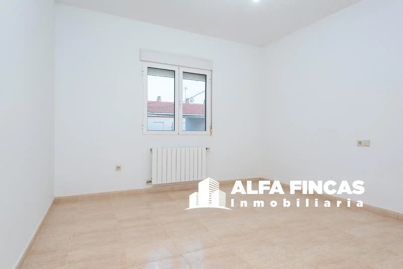 Schlafzimmer von Einfamilien-Reihenhaus zum Verkauf in Casasimarro mit Heizung und Privatgarten
