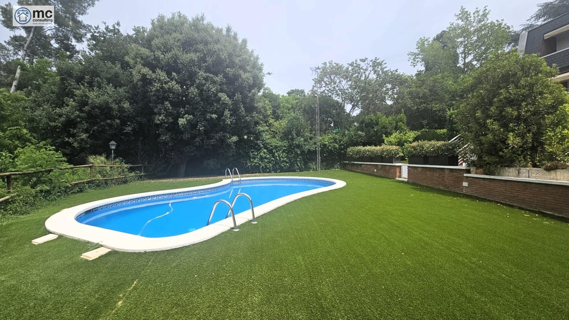 Piscina de Casa adosada en venda en L'Ametlla del Vallès amb Aire condicionat, Calefacció i Jardí privat