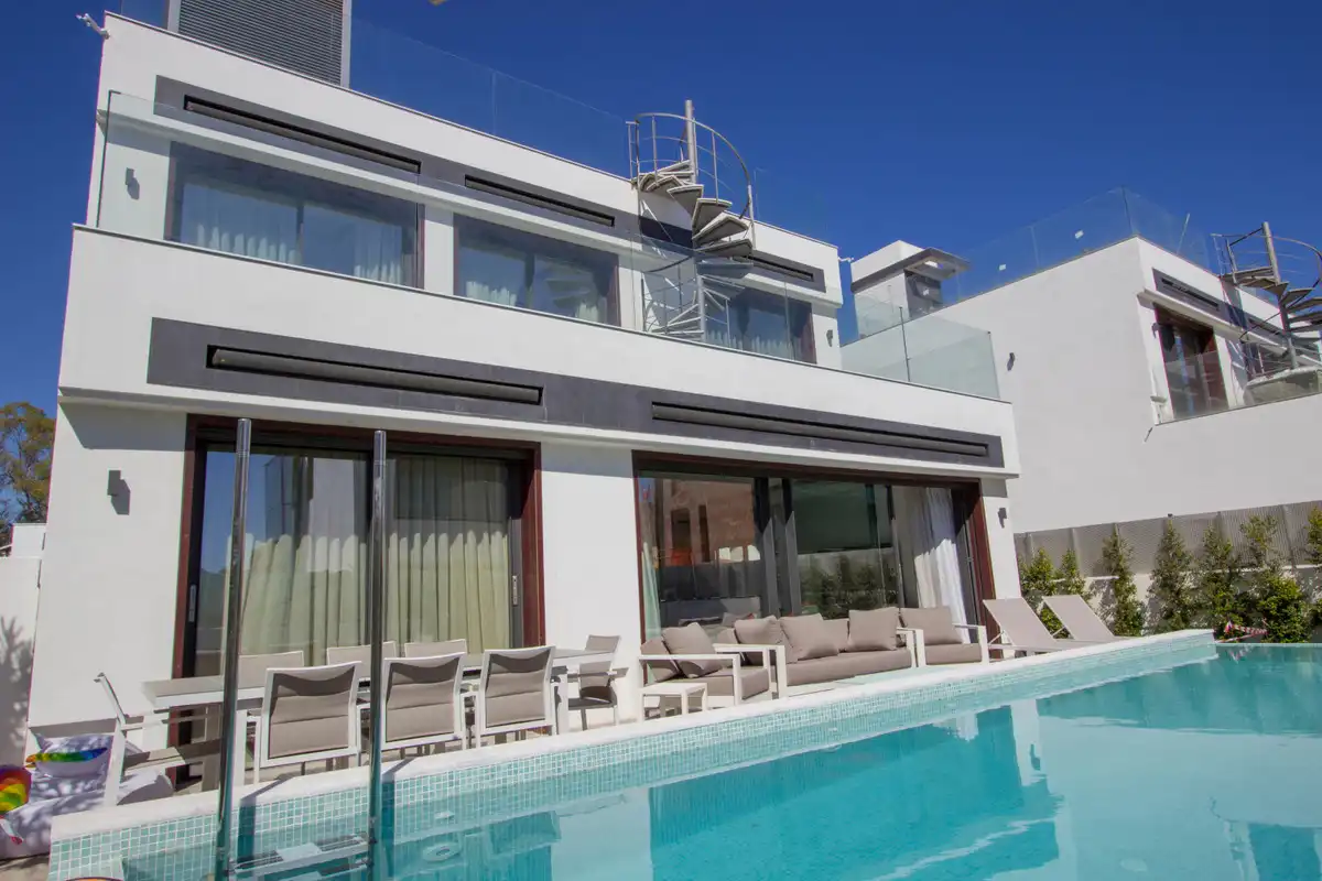 Vista exterior de Casa o chalet en venta en Marbella con Aire acondicionado, Jardín privado y Terraza