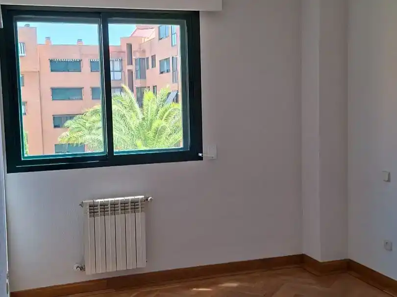 Dormitori de Pis en venda en  Madrid Capital amb Aire condicionat i Piscina