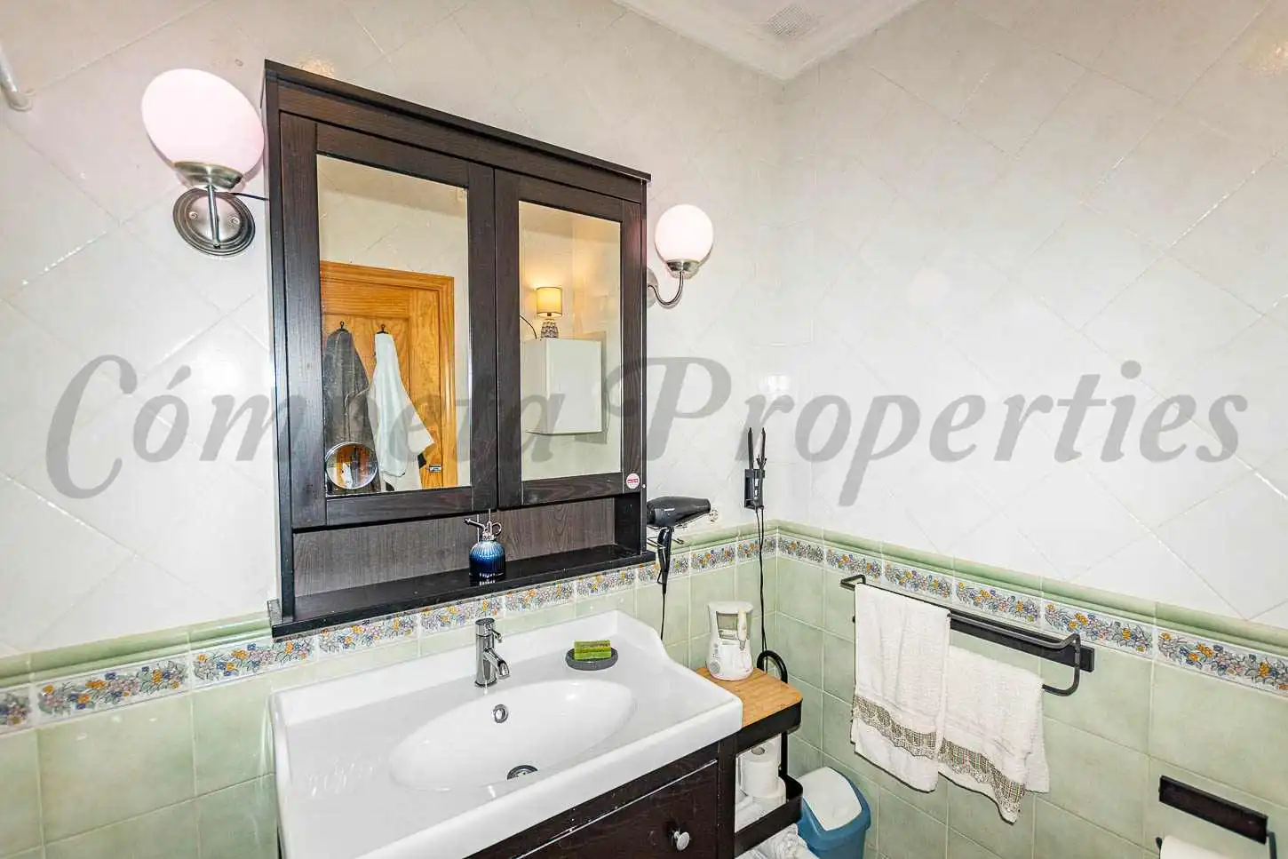 Bathroom of Apartments for sale in Frigiliana  with Furnished and Balcony