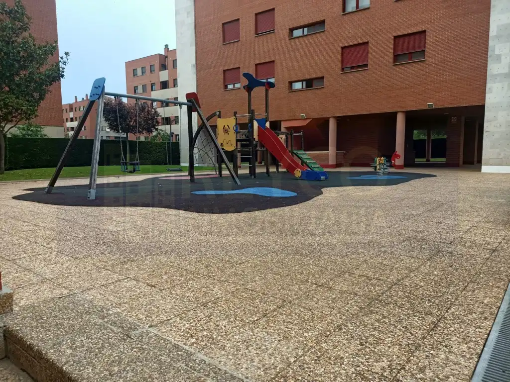 Außenansicht von Wohnungen zum Verkauf in  Logroño