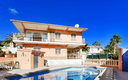 Vista exterior de Casa o xalet en venda en Calpe / Calp amb Terrassa, Piscina i Balcó