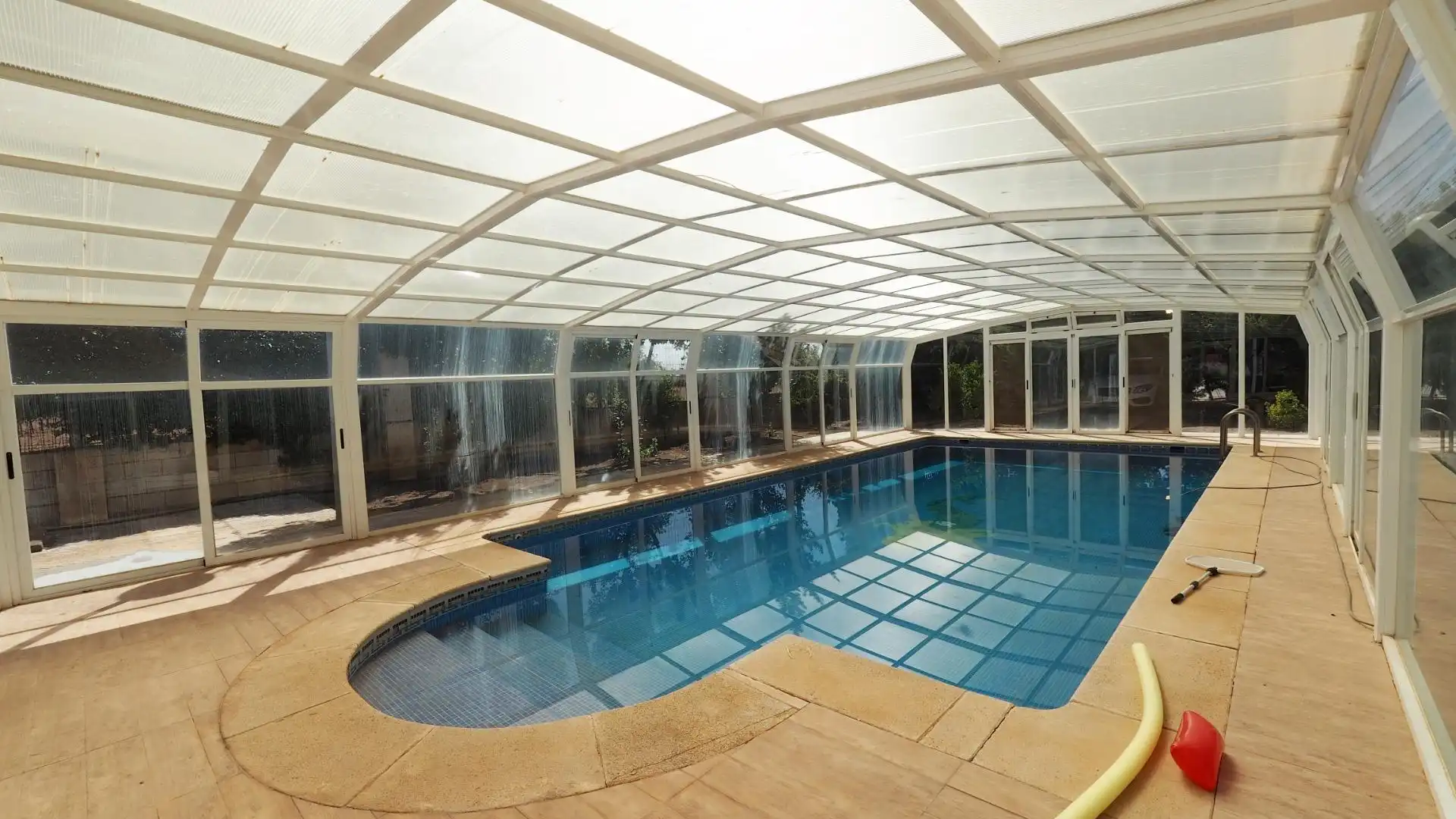 Swimming pool of Houses for sale in Tomelloso  with Air Conditioner, Private garden and Storage room