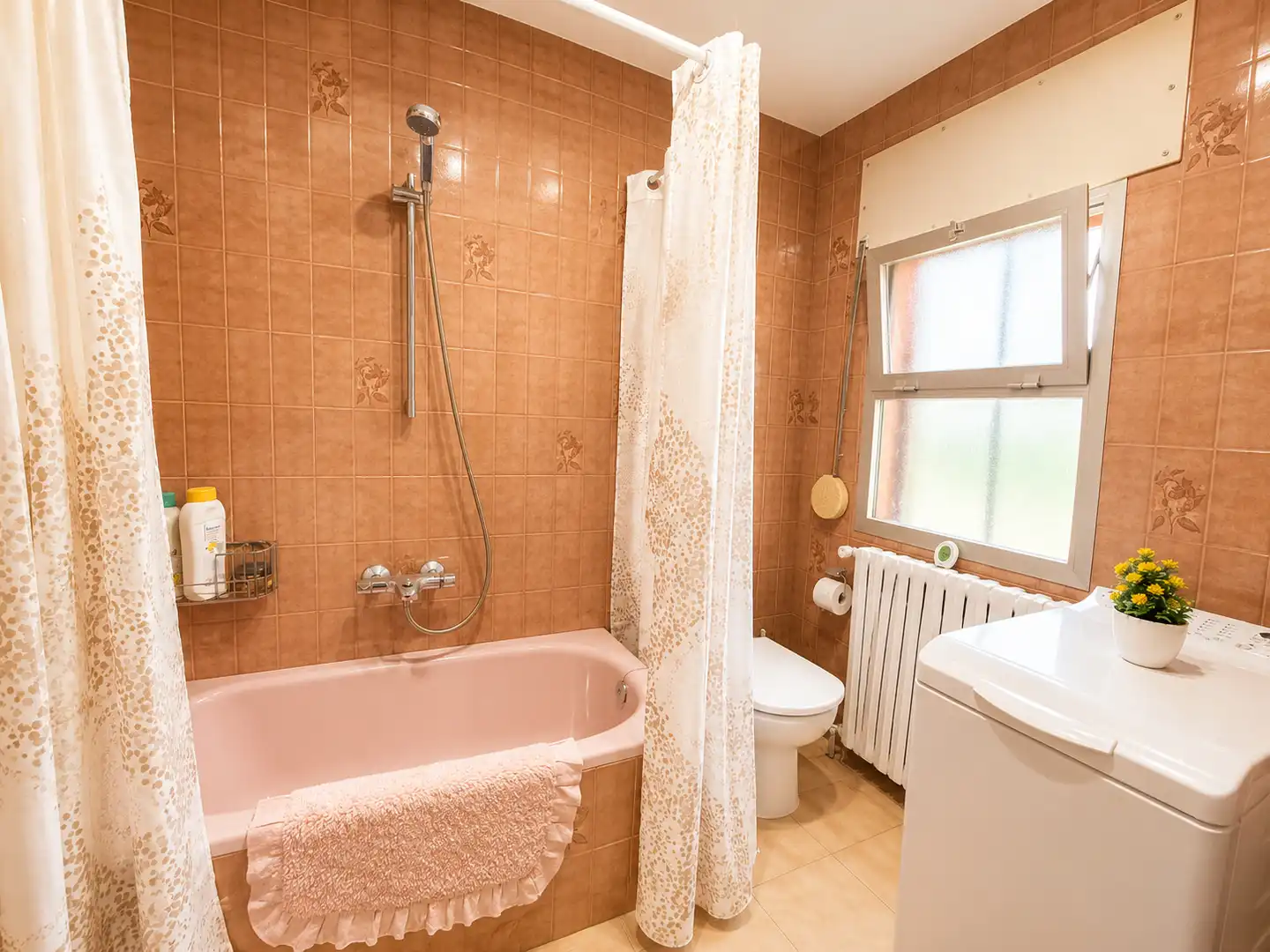 Bathroom of Houses for sale in Lleida  with Air Conditioner, Heating and Private garden