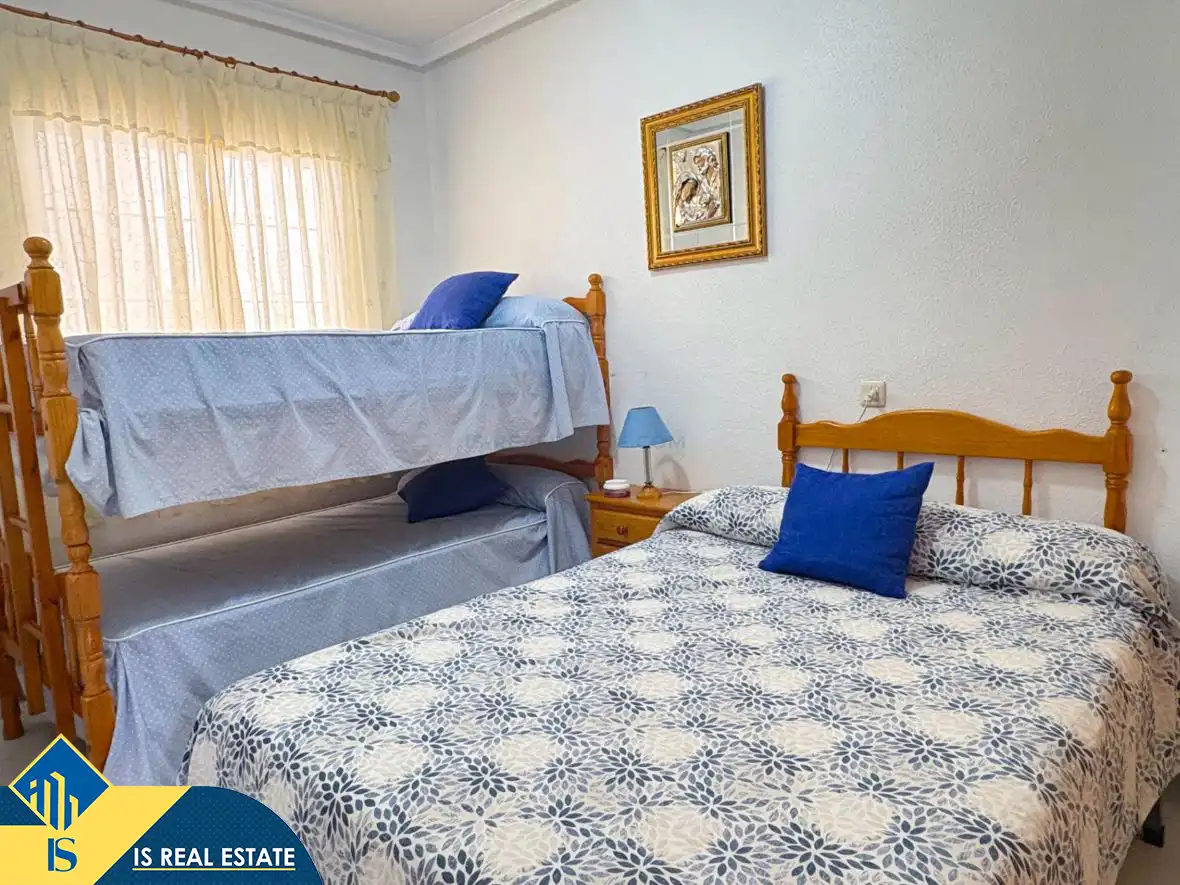 Habitación de Apartamento en venta en Torrevieja con Aire acondicionado, Calefacción y Terraza
