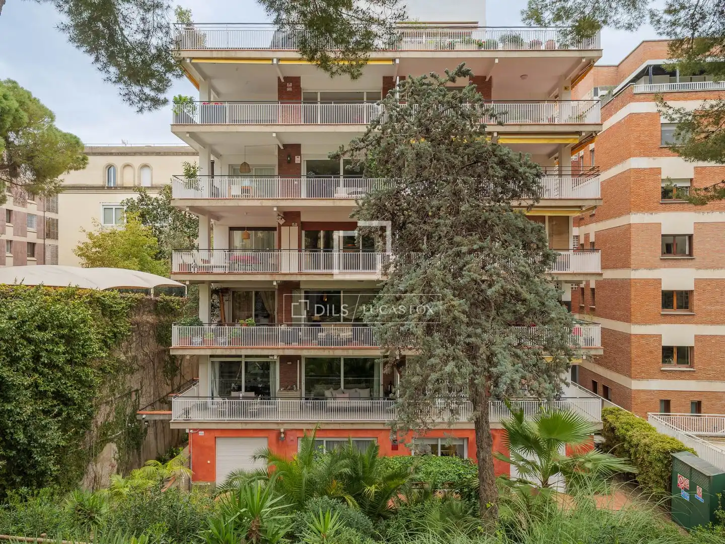 Vista exterior de Piso en venta en Barcelona con Aire acondicionado, Calefacción y Terraza