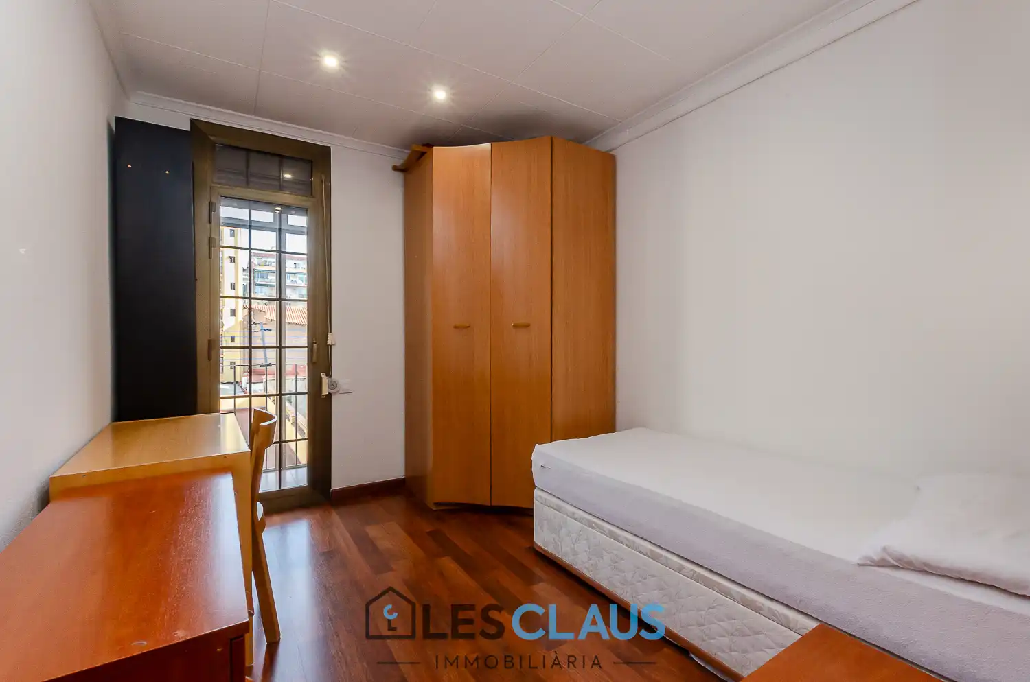 Bedroom of Flat for sale in Barcelona  with Air Conditioner and Balcony