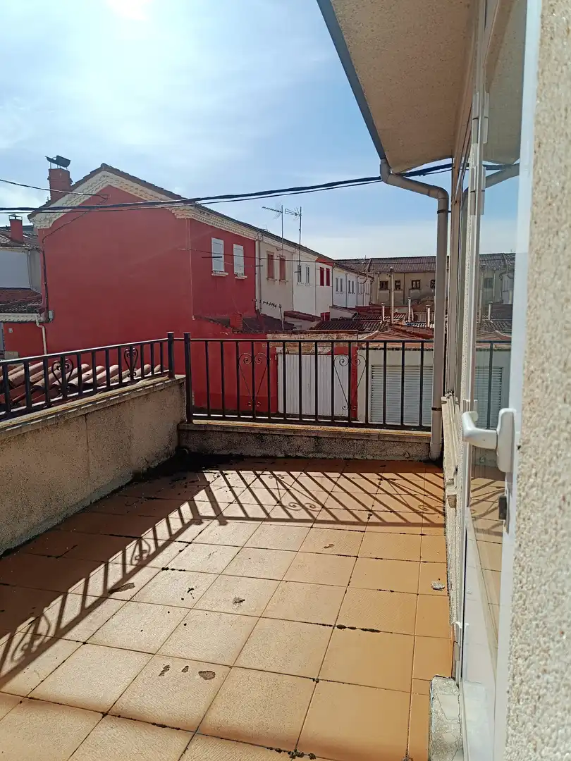 Terrassa de Casa o xalet en venda en Barruelo de Santullán amb Calefacció, Parquet i Terrassa