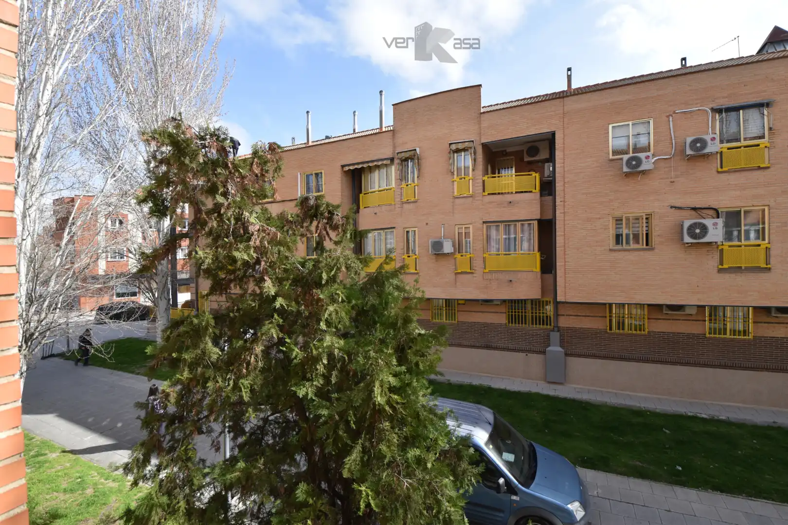 Vista exterior de Pis en venda en Pinto amb Terrassa, Traster i Moblat