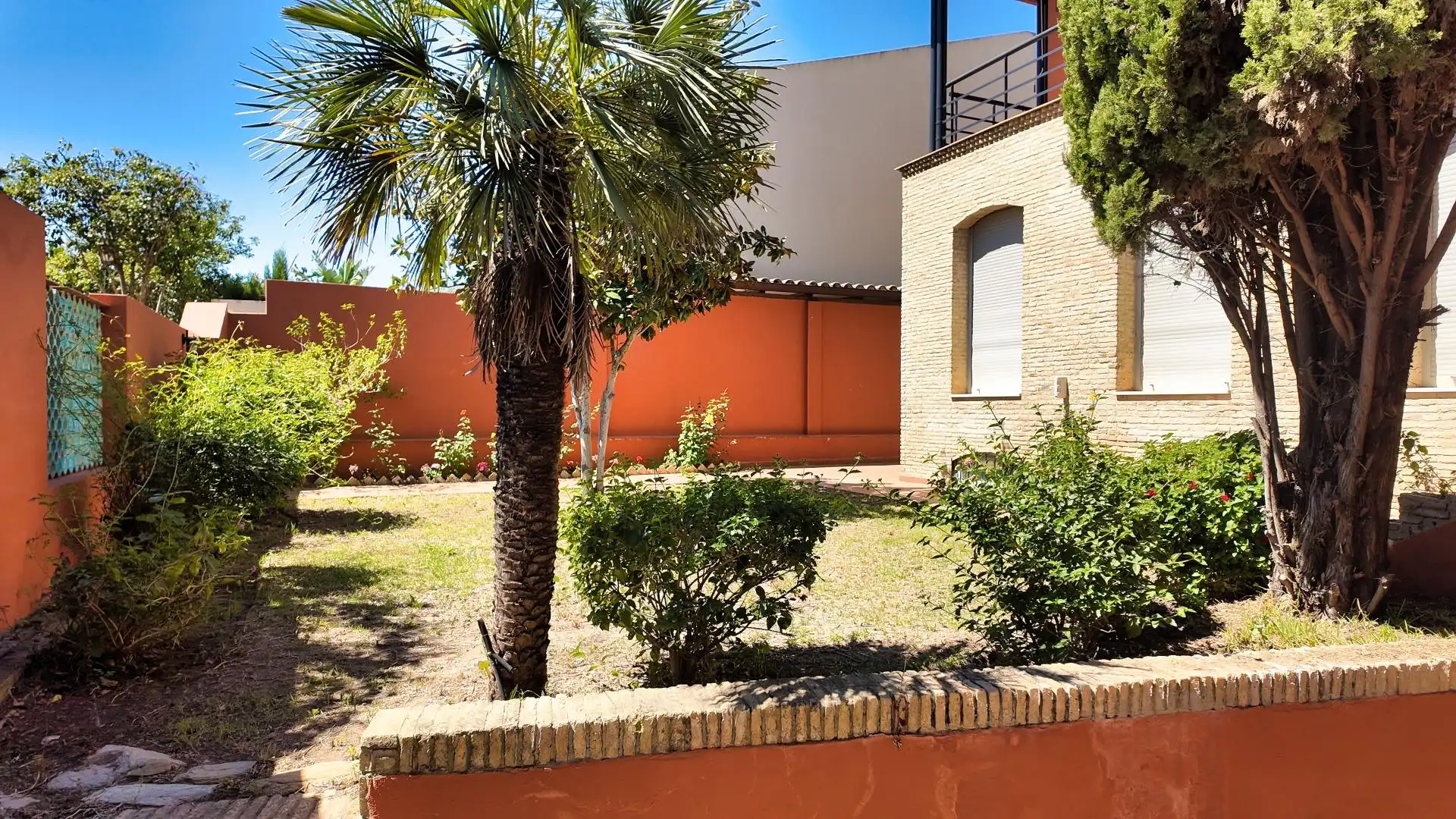 Vista exterior de Casa o chalet en venta en Bormujos con Aire acondicionado, Calefacción y Jardín privado