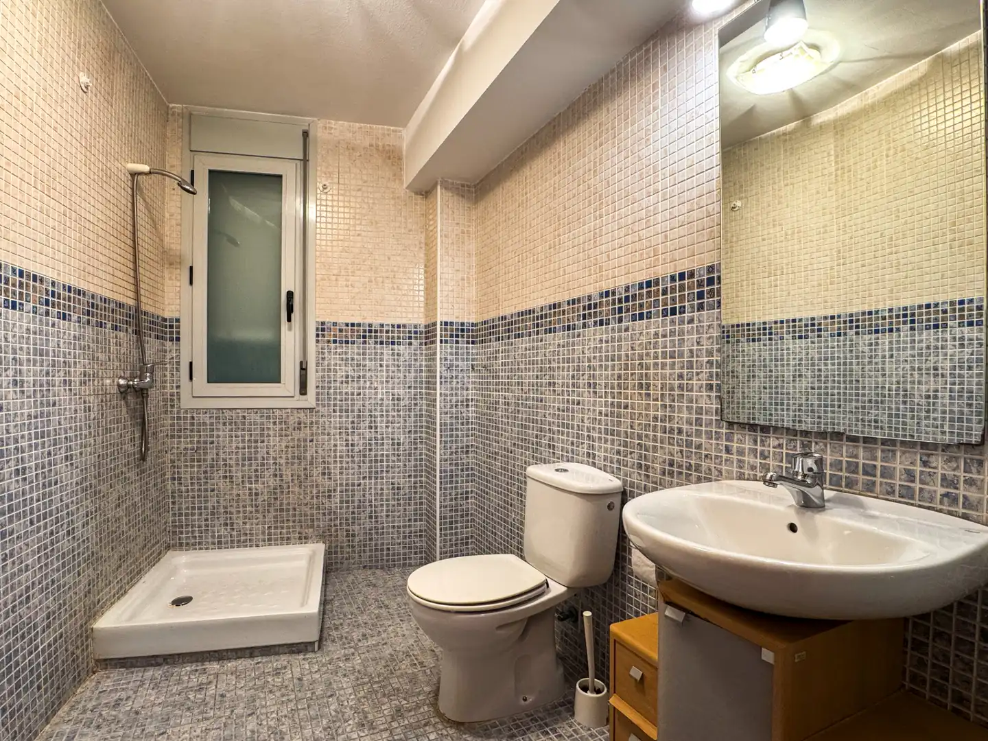 Baño de Piso en venta en Lleida con Calefacción, Parquet y Horno