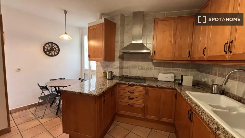 Cuina de Apartament per a compartir en Madrid amb Aire condicionat, Calefacció i Terrassa
