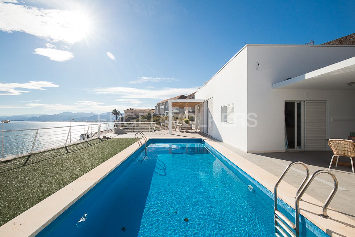 Vista exterior de Casa o xalet en venda en Cullera amb Aire condicionat, Calefacció i Piscina