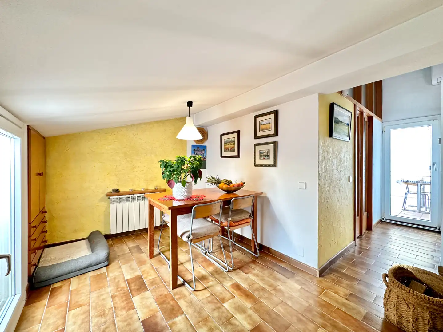 Comedor de Casa adosada en venta en Manlleu con Calefacción, Jardín privado y Trastero