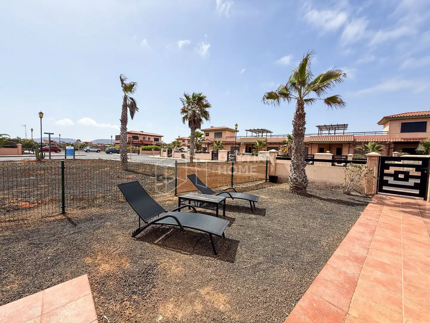 Vista exterior de Casa o xalet de lloguer en La Oliva amb Jardí privat, Terrassa i Piscina comunitària