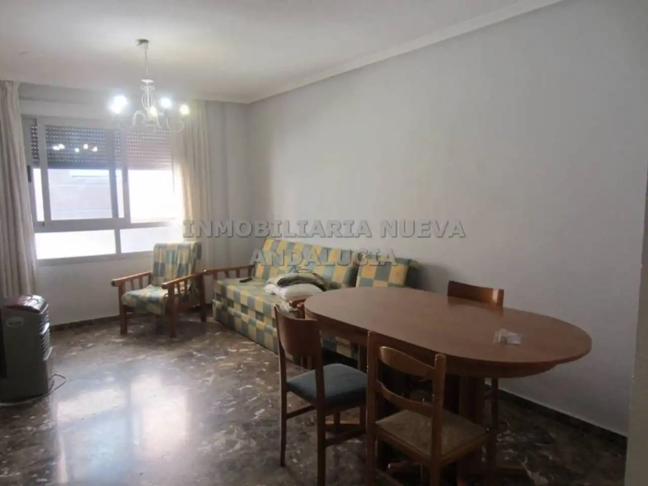 Sala d'estar de Pis de lloguer en Almería amb Moblat